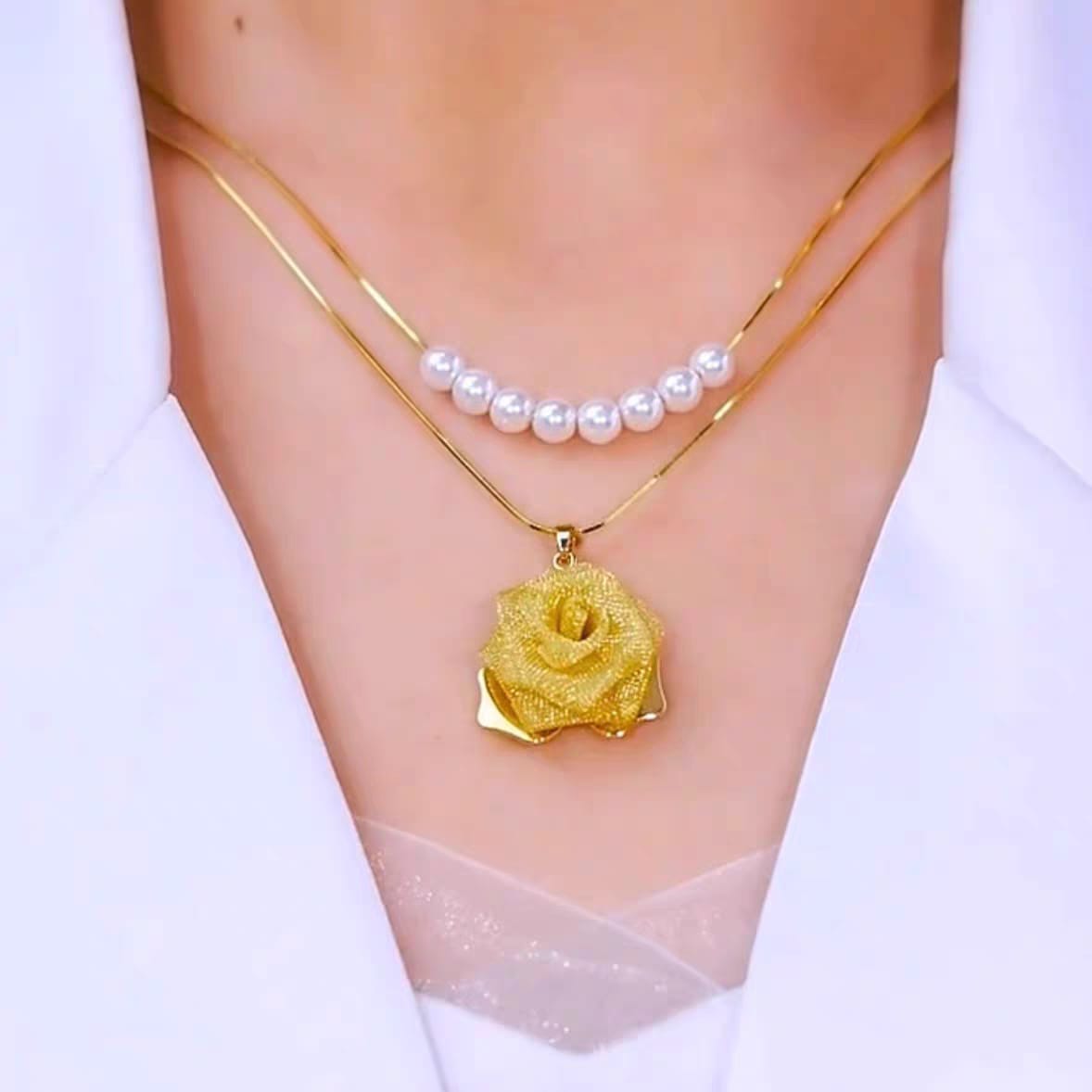 Flower necklace (24k gold plated)